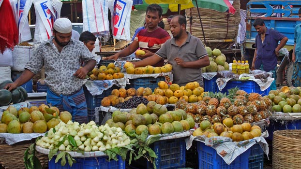 Seasonal juicy fruits reach city markets