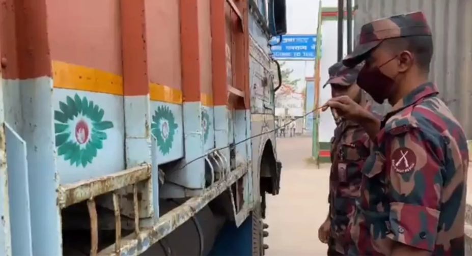 Additional BGB members deployed along Benapole border to prevent fuel smuggling