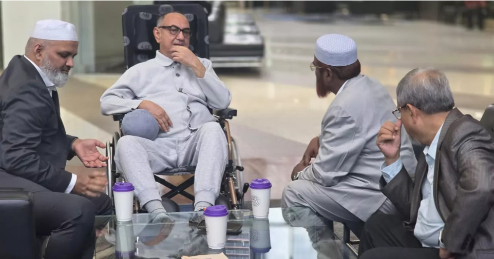 Jamaat leader Parwar visits Mirza Abbas in Kuala Lumpur hospital