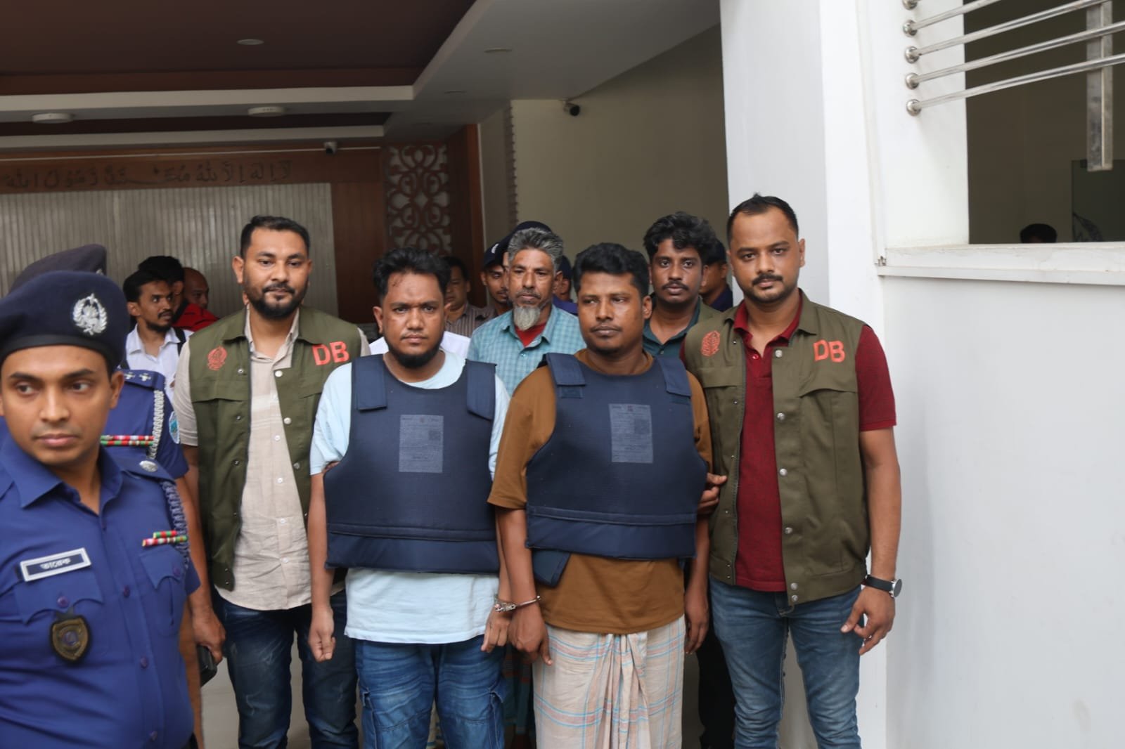 ‘Kala Mobarak’ arrested with arms after gunfight with police in Ctg