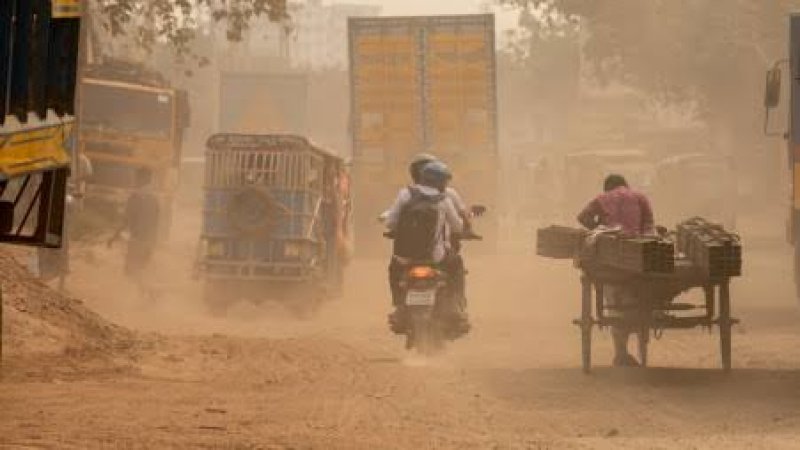 Dhaka's air remains unhealthy on Monday