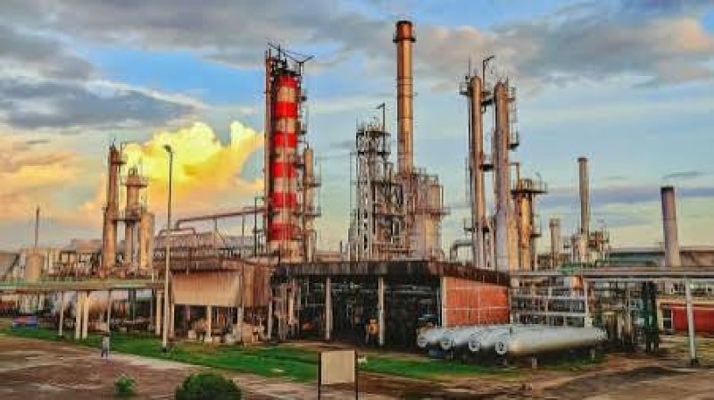 Govt signs $1bn IsDB loan for Eastern Refinery expansion