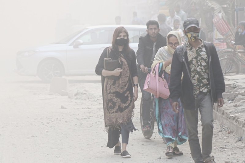 Dhaka ranks 13th among cities with worst air quality on Sunday
