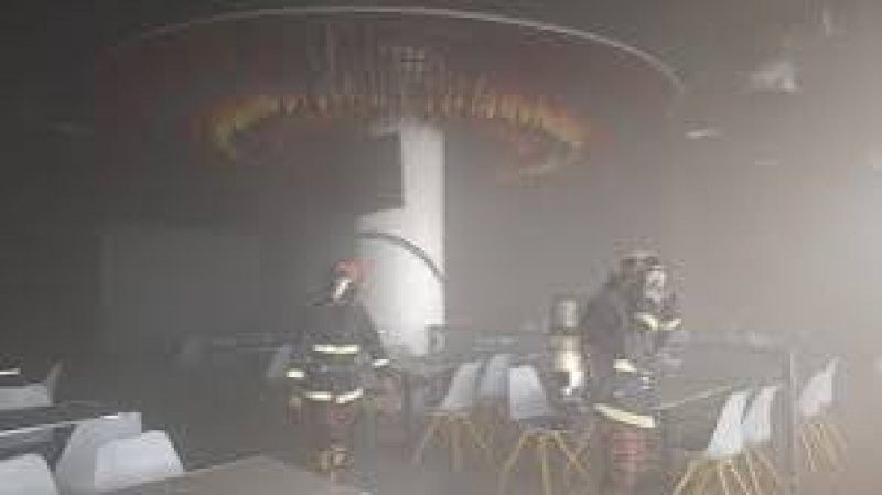 Fire breaks out at restaurant in Uttara shopping mall