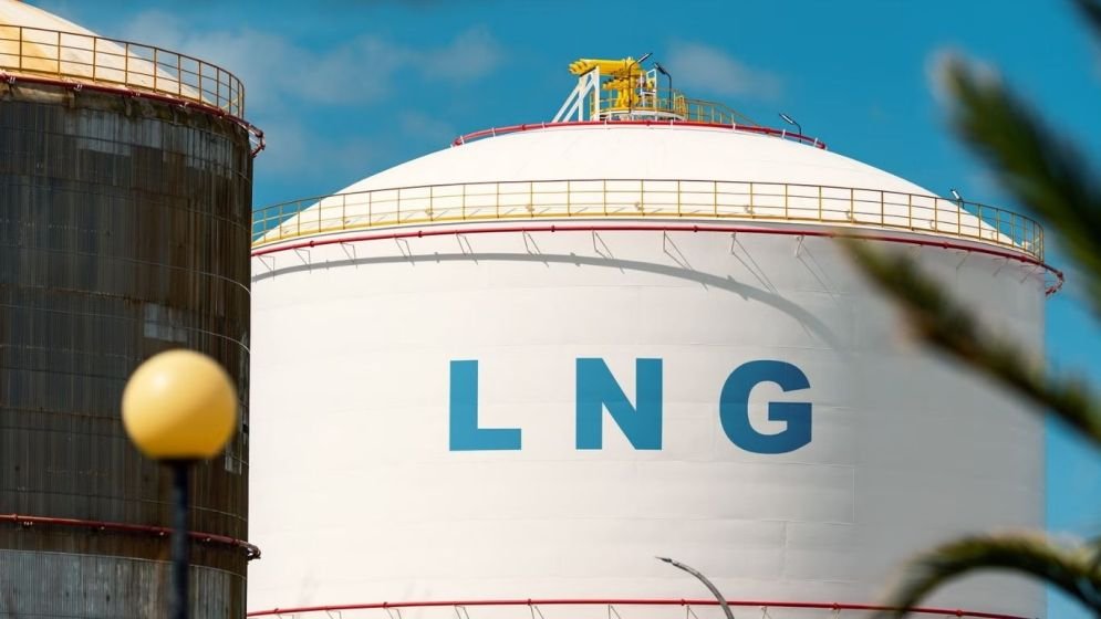 Govt clears LNG purchase, seeks talks on fuel deals