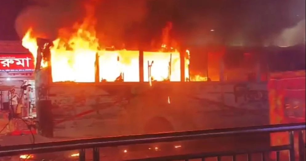 Three buses torched in Dhaka, four cocktails explode