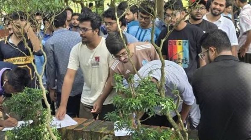 Students hold mass signature campaign on 2nd day of CUET shutdown