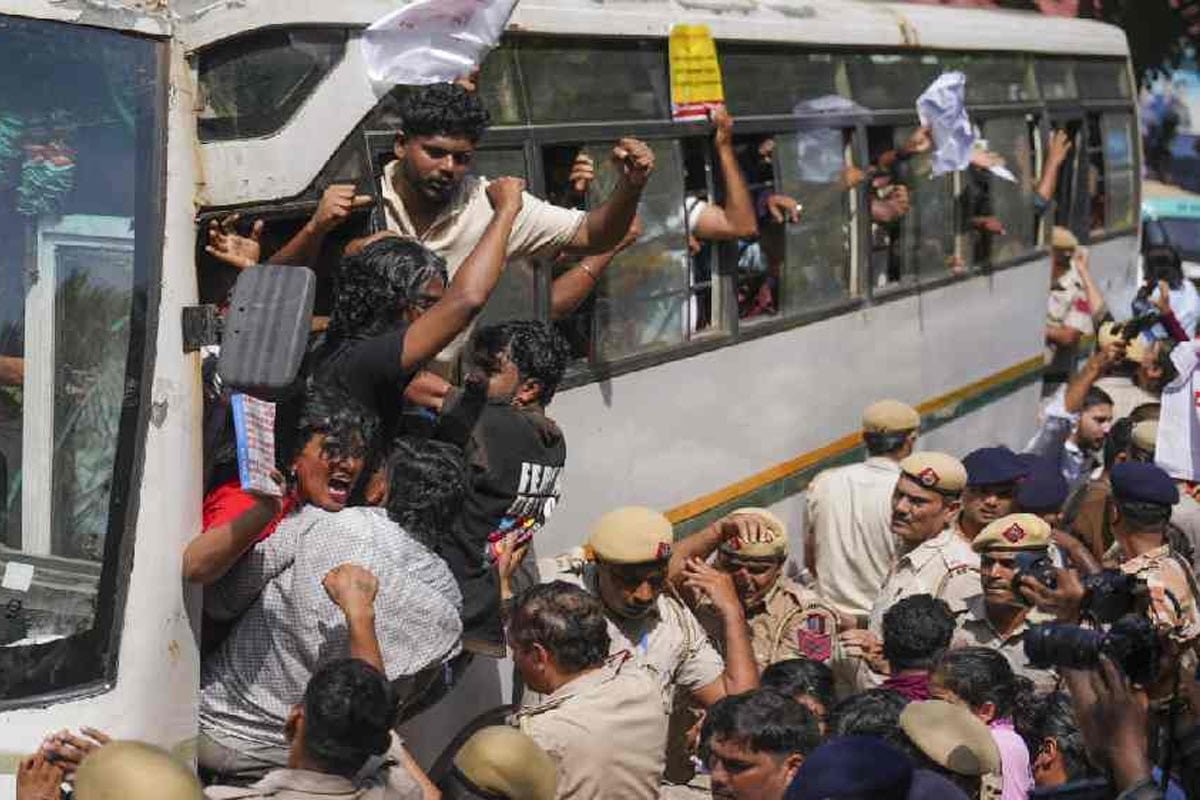 Delhi protests over voter rolls, 700 detained