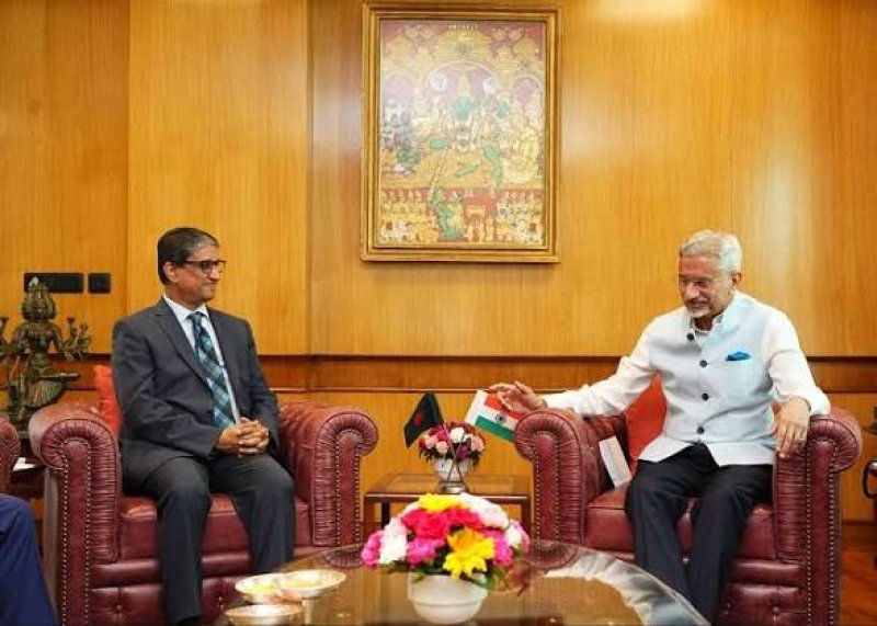 Jaishankar, Riaz discuss issues of mutual interest