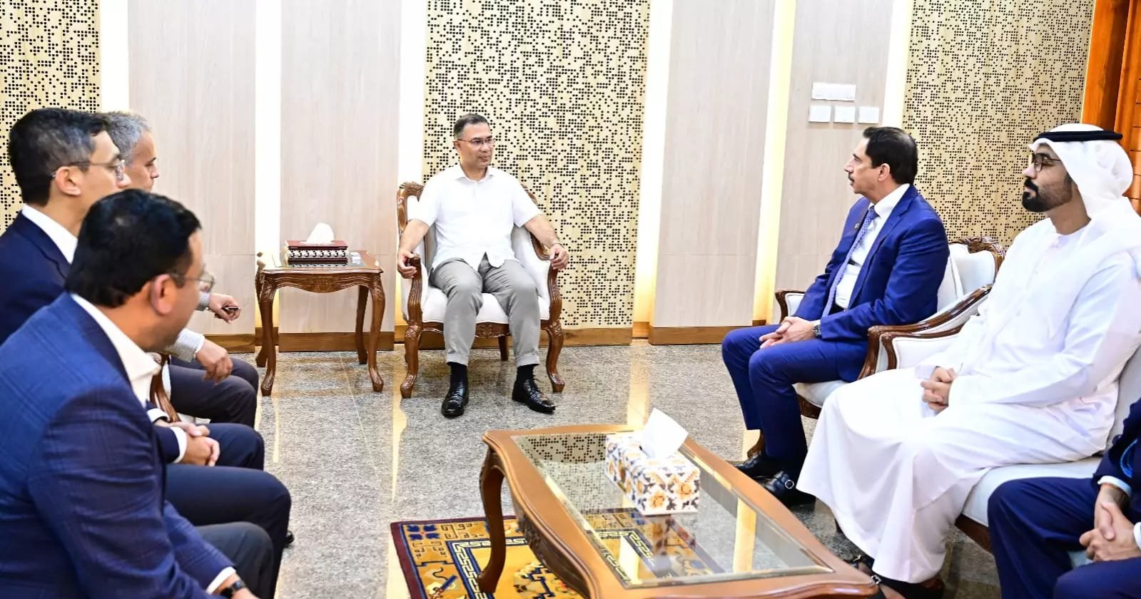 PM seeks DP World investment in free zones, inland depots