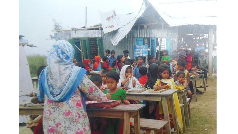 Class under open sky in Bagha