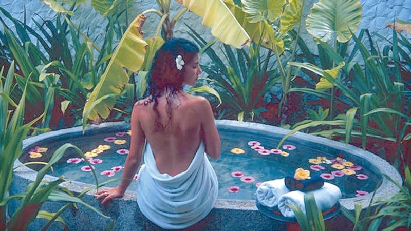 Herbal baths that help you bust stress