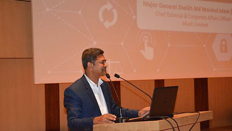IUB with bKash arranges seminar and campus recruitment 