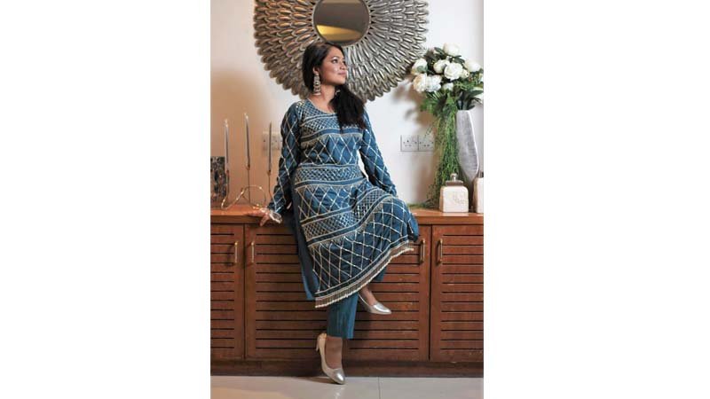 Go glamorous with Alora