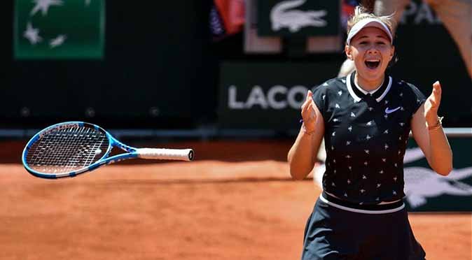 Anisimova blows away Halep in a dream run