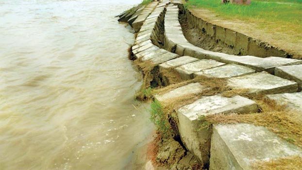 Sand lifting from Padma creates threat for Rajshahi city
