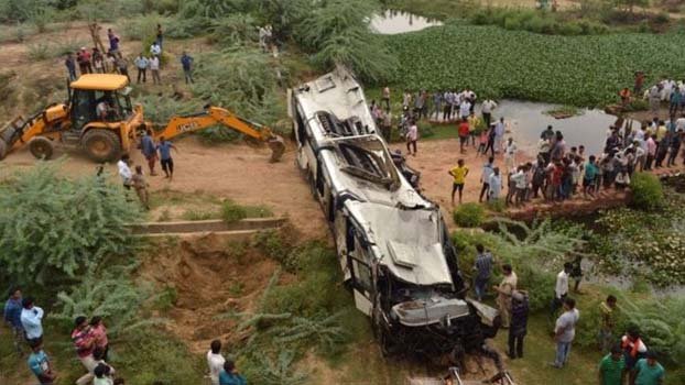 Bus crash kills 29 in northern India