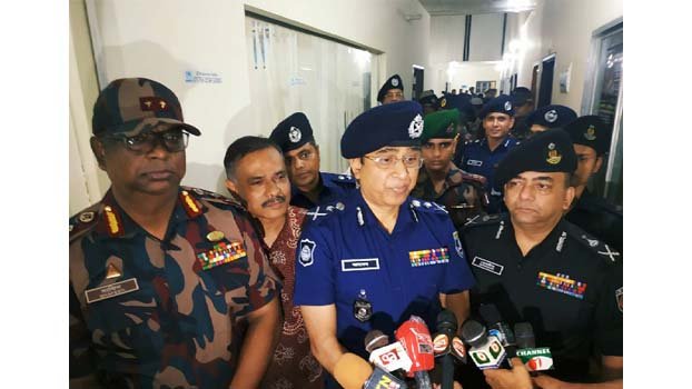 Chief of three services visit Rohingya camps 