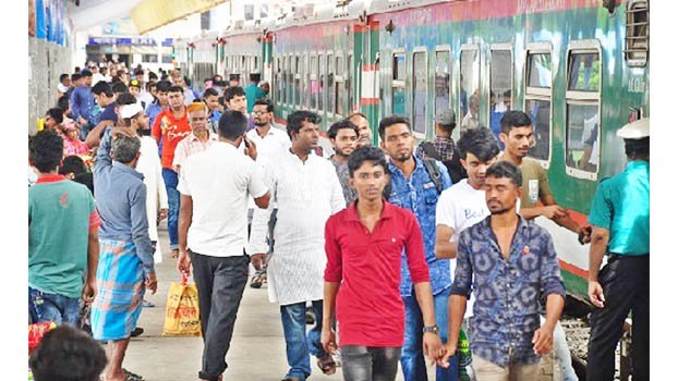 People leaving Ctg city