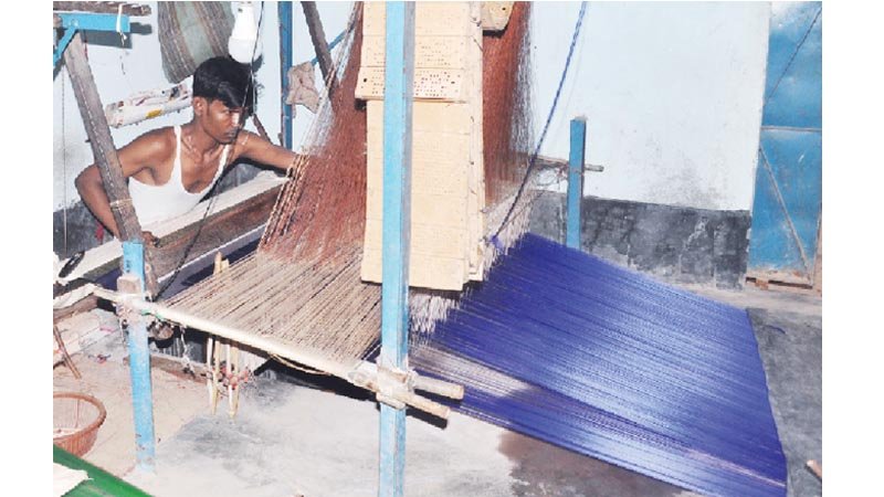 Handloom industry facing extinction