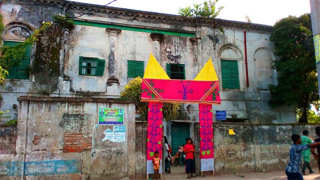 ‘Boro Kuthi’ disregarded for many years in Rajshahi 