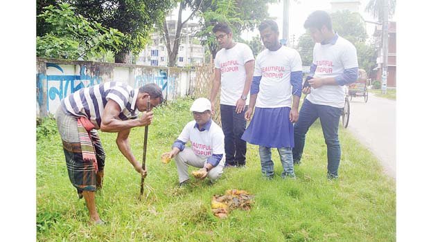 Plant palm tree to prevent lightning strike