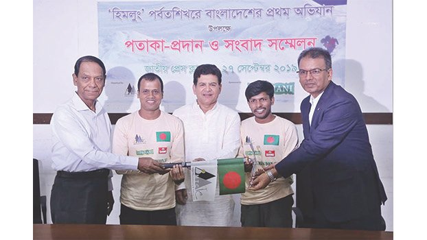 Mohit, Hasan set to scale  23380 feet high Mt Himlung