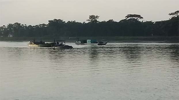 Illegal sand lifting  continuous in Kushiyara 