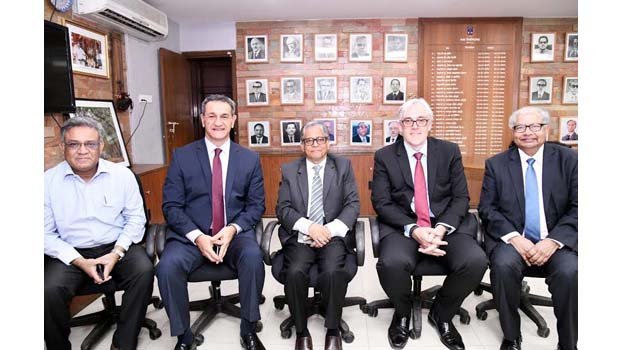 Australian delegation meets DU VC