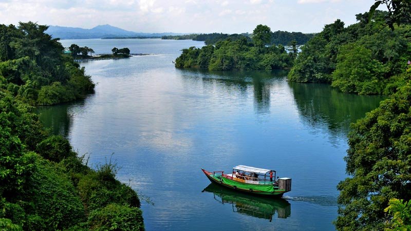 Captivating Kaptai Lake