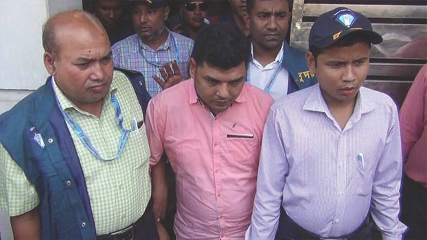 Thakurgaon Passport Office employee caught red-handed