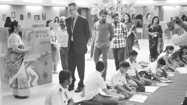 IUB holds art competition on Bangabandhu, liberation war