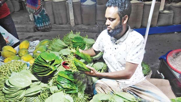 Lal Dingi turns lips red