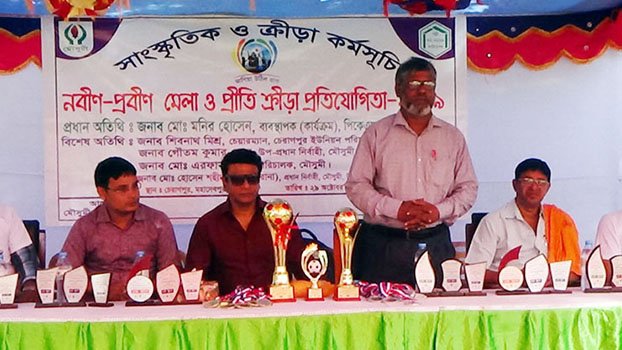 Friendly sports held between elderly people and youngsters