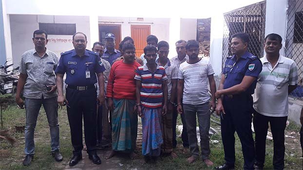9 gamblers held red handed by police in Satkhira