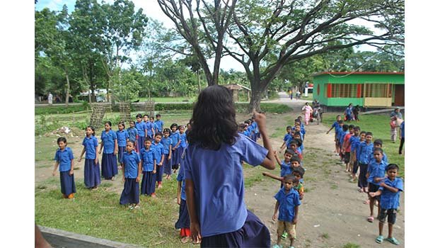 Lakhs of pry children salute national flag, sing anthem every morning   