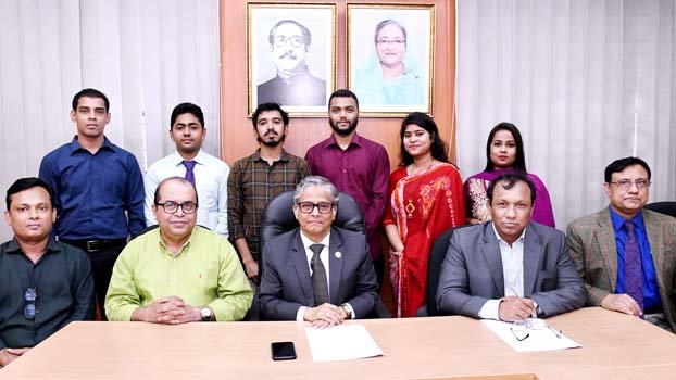 6 DU students get scholarship