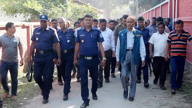 ACC arrests UP chairman, 5 govt officials in Thakurgaon
