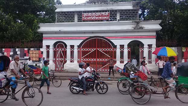 Criminals become active at Jalalabad Park after sunset