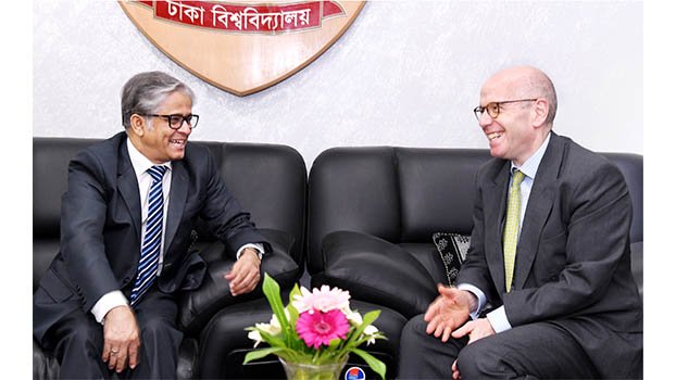 UK team meets DU VC