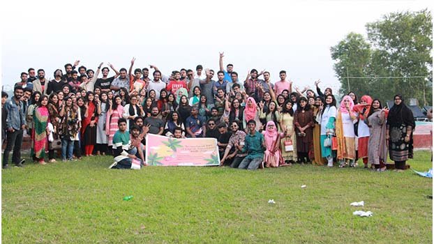 AIUB organises department tour for students