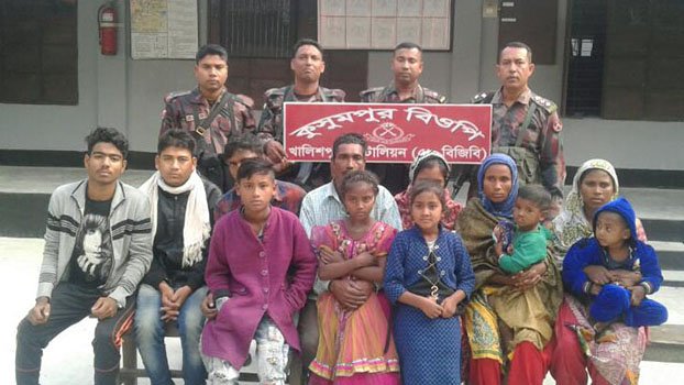 BGB detains 12 others from Moheshpur border   