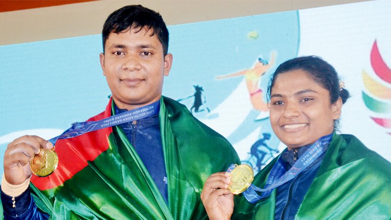 Fencer Fatema, weightlifters Mabia, Ziarul bag gold 