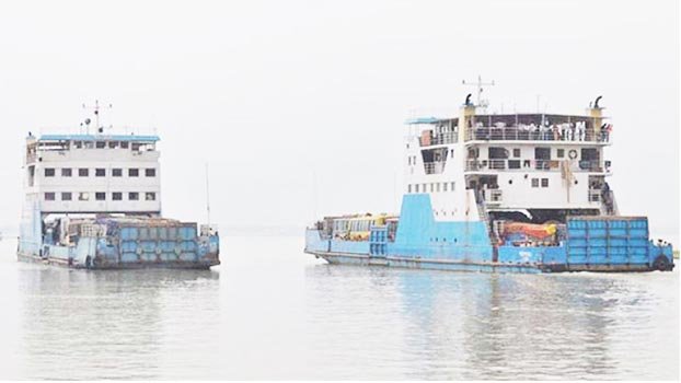 Daulatdia-Paturia ferry service disrupted for 8 hours for dense fog 