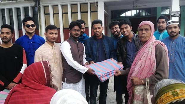 BCL leader distributes blankets on RU campus