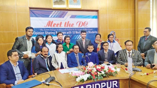 Faridpur students share views with DC 