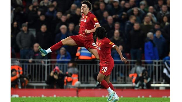 Liverpool kids sink Everton, Lucas rescues Spurs