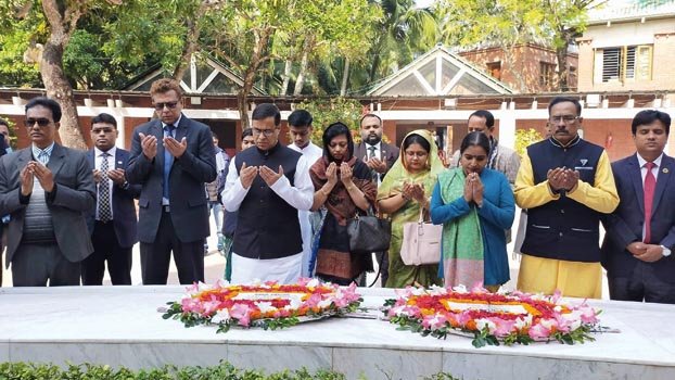 Two secretaries pay tribute to Bangabandhu in Tungipara