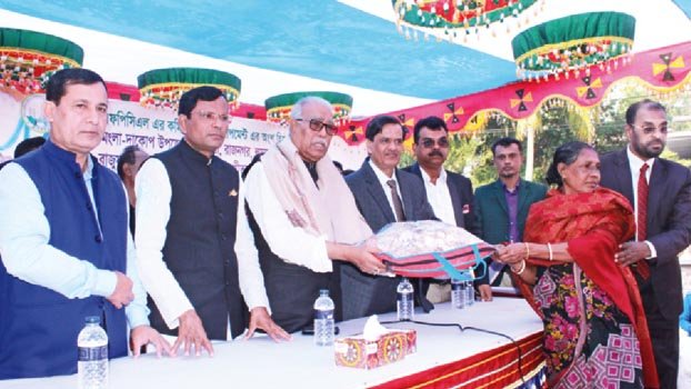 BIFPCL distributes blankets in Rampal-Mongla 