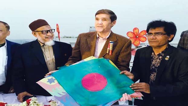 US Ambassador attends Shakrain Kite Fest 